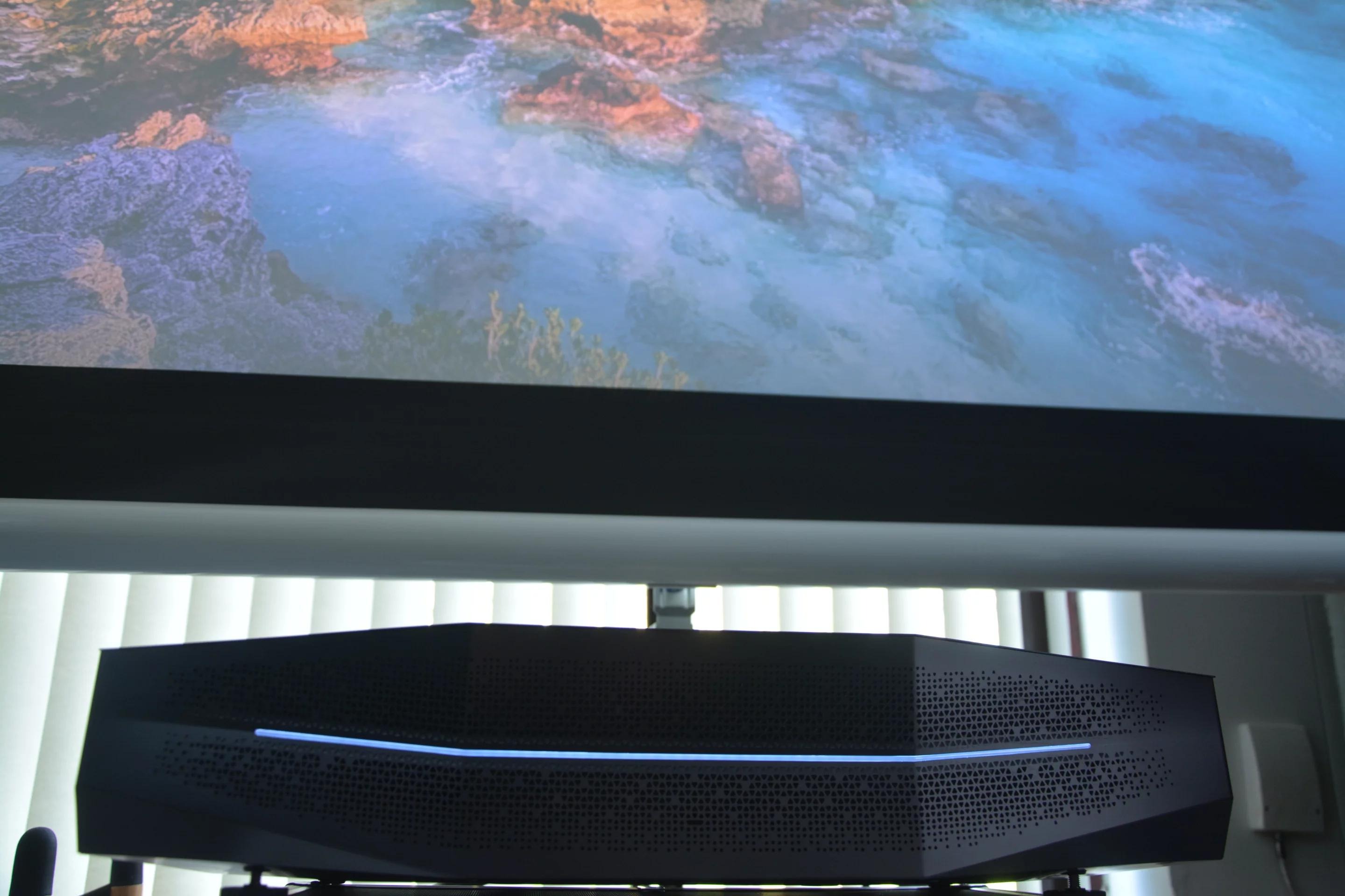 Aetherion Max RGB Laser 4K UST - Home Cinema Ultra Short Throw Projector recensione e prezzo
